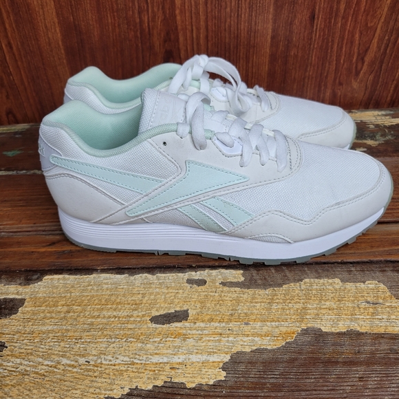 Reebok Shoes - Reebok Suede Sneakers Women's Shoes Comfort Size 7.5